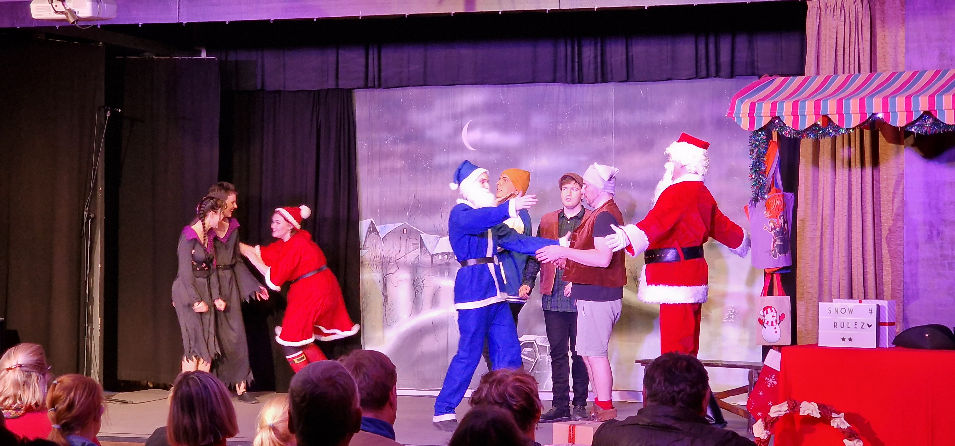 Weihnachtsmärchen der Berliner Stage Company "Frau Holle muss zur Kur"