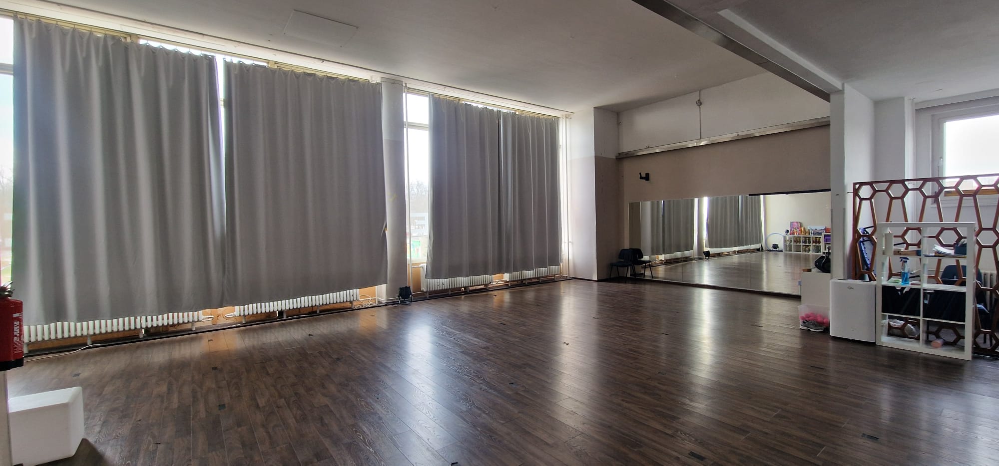 Tanzstudio im Obergeschoss (125 m²)